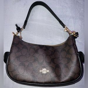 PENNIE SHOULDER BAG 25 IN SIGNATURE CANVAS